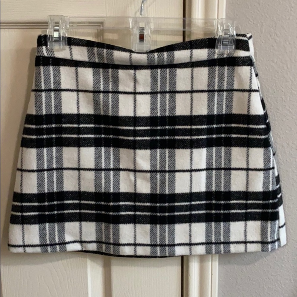 Black and white plaid skirt size S
